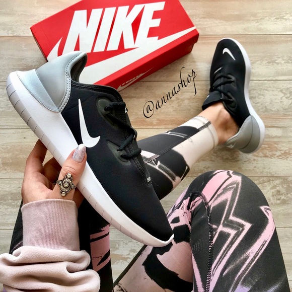 wmns nike hakata